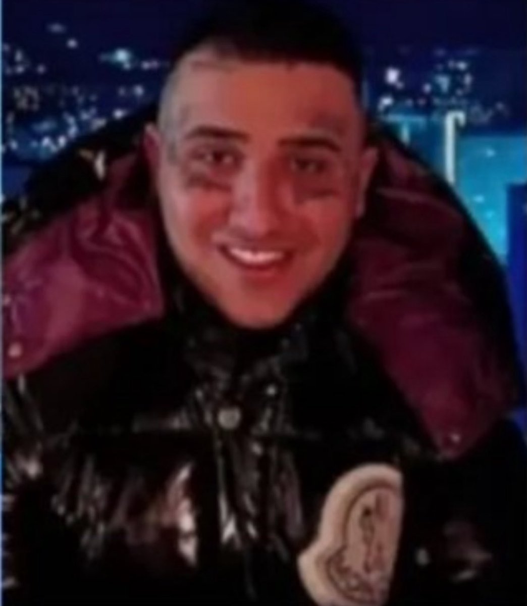 ♂️ Red flag erkekler:

- tas kafa saç modelliler
- kriminal suç kaydı olanlar
- ucuz / fazla dövme yaptıranlar
- kaşı çizik olanlar
- madde kullananlar
- kumar bağımlıları
- AKP'liler

♀️ Red flag kadınlar:

- üst listedeki erkeklerden hoşlananlar