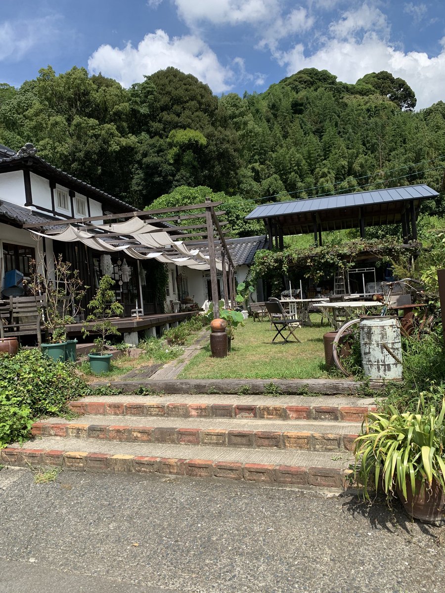 LepontTwits's tweet photo. 九州、熊本に��ています

群馬では絶対に寄ることはないであろう『古民家をリニューアルした自然派カフェ☕️』へ..メニューも、雰囲気も、アピールの仕方も素敵であった👍これも旅の収穫のひとつ！ https://t.co/rTmhurmnNE