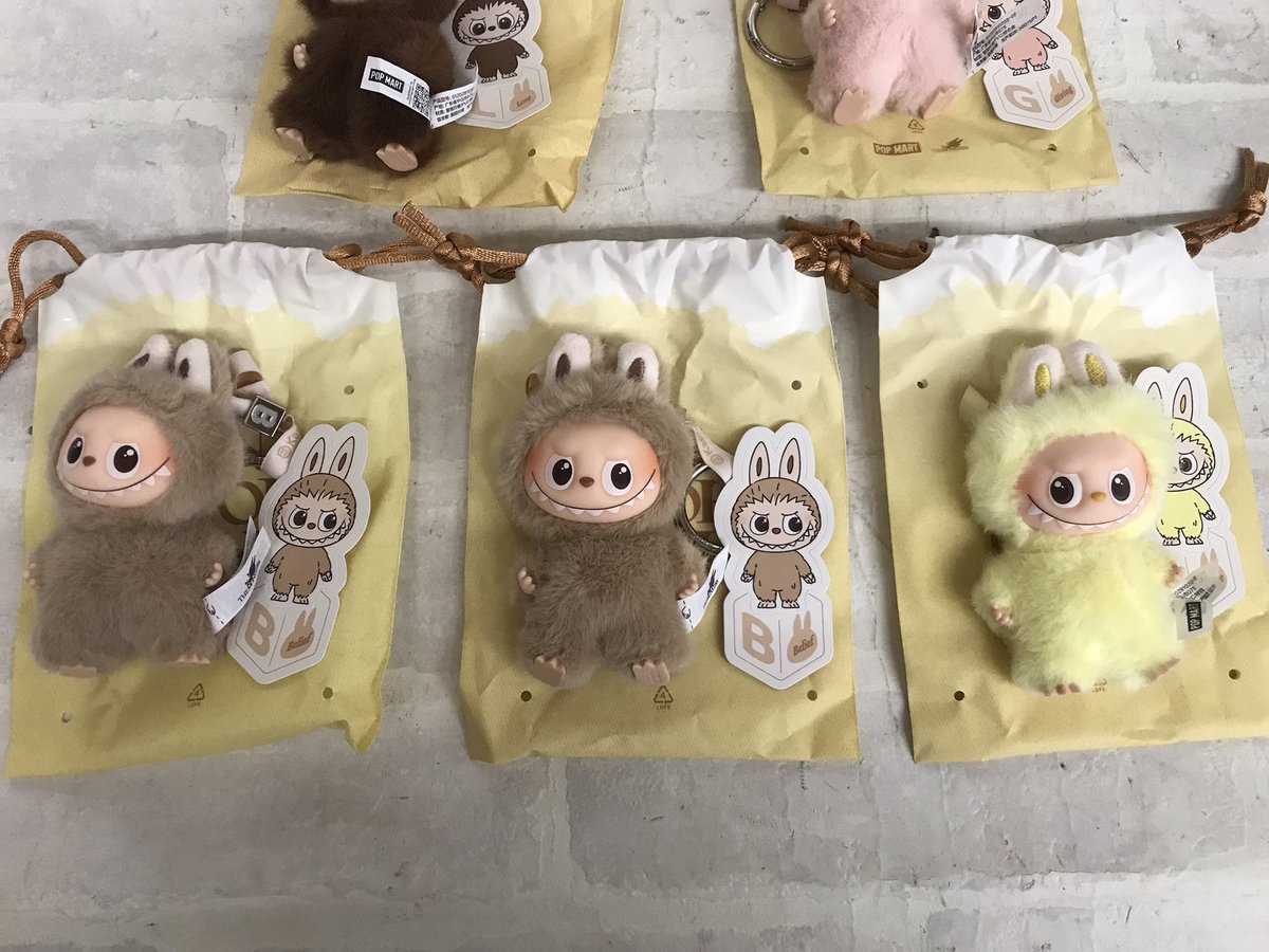 買取情報💖 #ラブブ より PIN FOR LOVE のイニシャルキーホルダーを