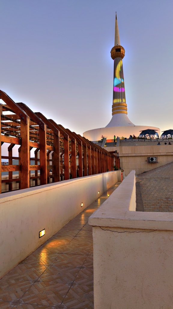 {لَا إِلَهَ إِلَّا أَنْتَ سُبْحَانَكَ إِنِّي كُنْتُ مِنَ الظَّالِمِينَ}