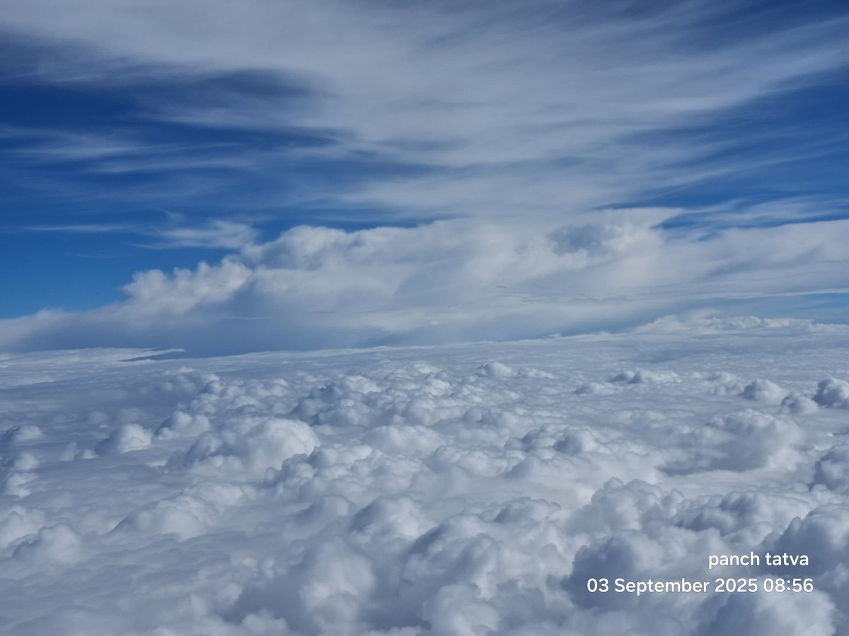 rum_ka_jogi's tweet photo. #Flights
#travelphotography
#Monsoon
#nazare
#overthecloud
Story of two states....
#vibes https://t.co/WOKhIJBGj4