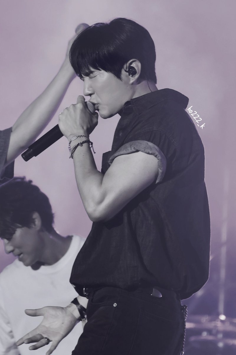 250830 메가필드
마이크와 뽀뽀 .3.
이런 팬이라 미안해🤣
#지오디 #god #안데니 #메가필드