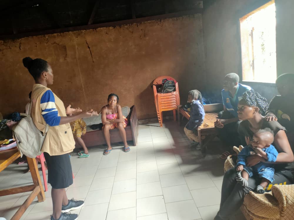 Hier, Le RJC SUD a mené une série de sensibilisation sur le #VIH, #ISTs, #VBG couplé au dépistage volontaire du  #VIH auprès des femmes enceintes, allaitantes et ados-jeunes de l'aire de santé de Bibia. Récap en image👇
@petvisidamecameroun
@unicefcameroun