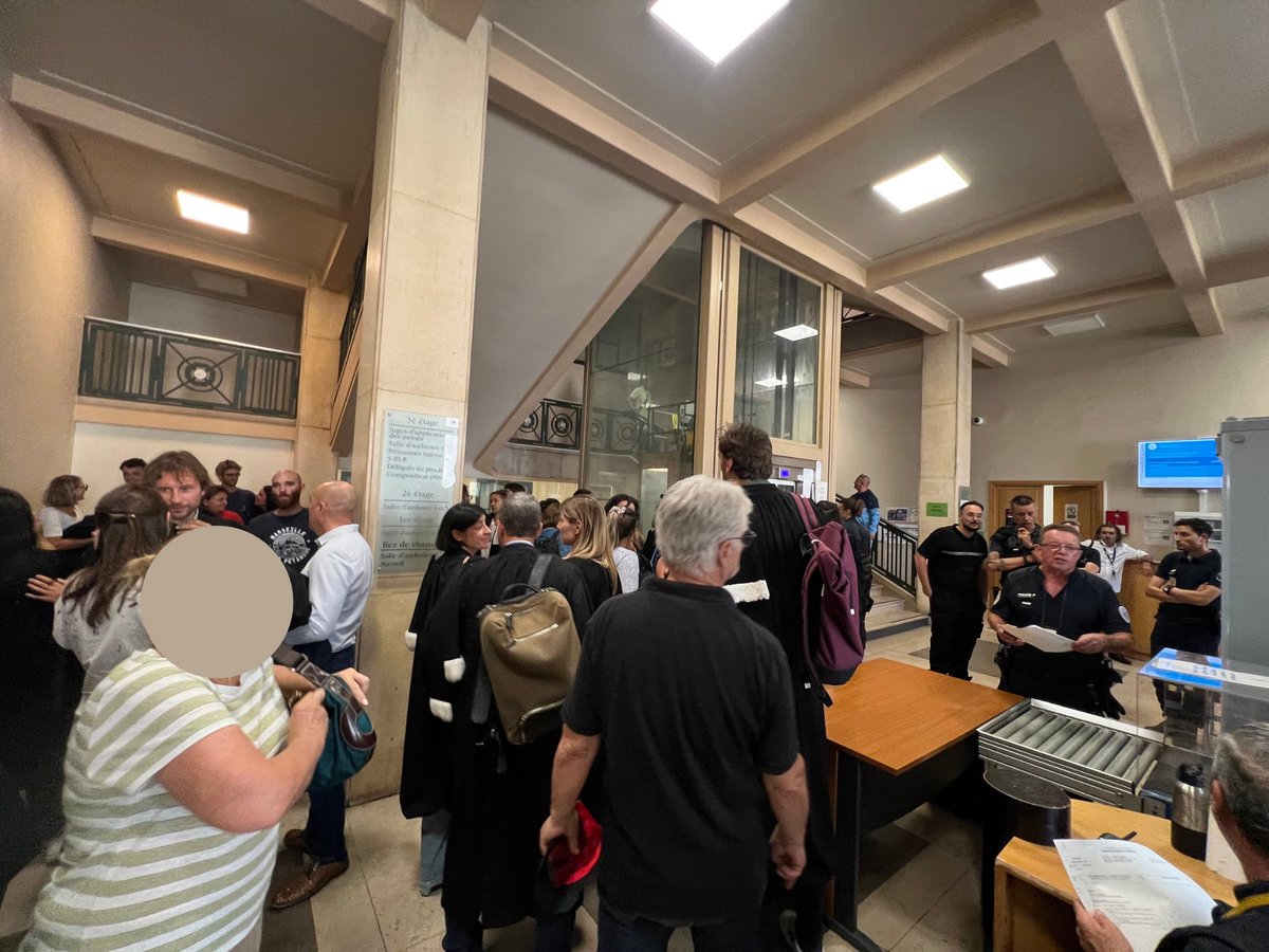 jm_graffeo's tweet image. Présent au procès de @Frontieresmedia aux côtés de @JordanFlrtn  , je découvre stupéfait, que près d’une centaine d’avocats sont présents. Ils ne sont pas là pour un client, mais pour s’assurer que la justice tranche dans leur sens, celui de la censure ! 
#Marseille #Proces