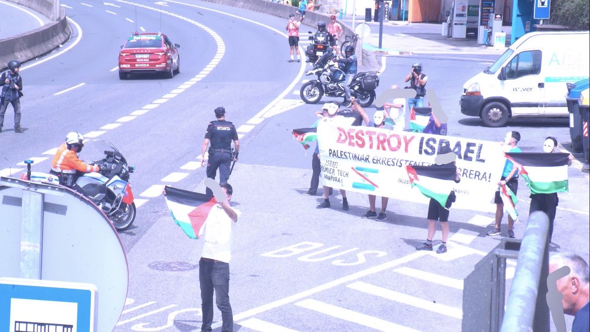 🇵🇸 Ekintzaileek hainbat minutuz gelditu dute Bilboko etapa.

DESTROY ISRAEL!
ISRAEL PREMIER TECH KANPORA!