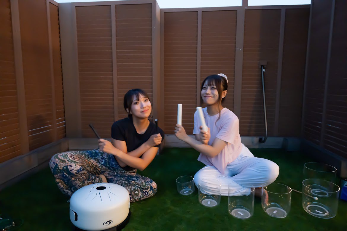 TakagiRan8's tweet photo. 【 音色 × 触色 vol.10 】

記念すべき第10回！
どうもありがとうございました！！

こんなに続けてこられたのも、
お客様と、ゲストセラピストさんたちのお陰です✨
このイベントを通して、たくさんの気付きや成長がありました。

音色×触色は、今回で終了いたします！

寂しくないと言ったら嘘です！！
でも、私たちは変わったり変わらなかったり、きっとどちらも良い方向なのだと思います。
お客様が感じ取ってくれたものは確かなものです。
大きな友情も育めたと思っています。

それぞれの道や、想いなど、
変わらず応援いただけたら嬉しいです☺️

長くなりそうなので、
今回の感想はまた改めて綴ります🍀*゜

10回の音色×触色
どうもありがとうございました！