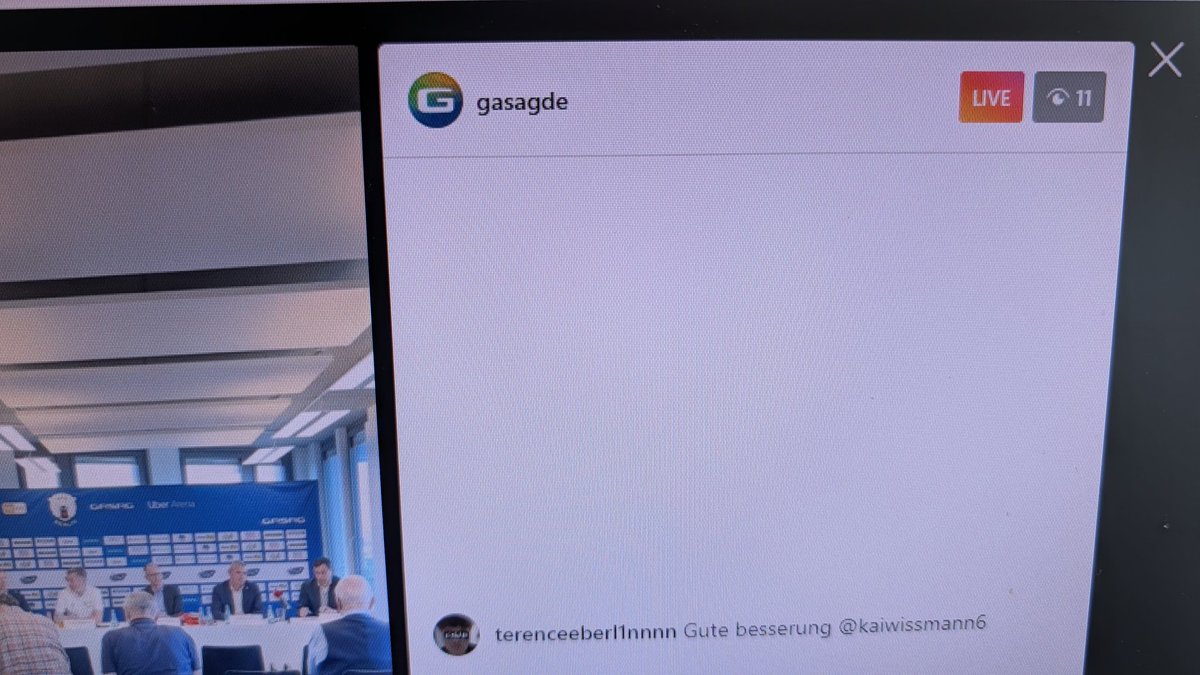 Wally44's tweet photo. Warum streamt man die #ebbPK eigentlich nicht bei Youtube für ein breites Publikum sondern "nur" bei Instagram für 11 Leute? 🤔
#ebb https://t.co/rSCHnEvCVf