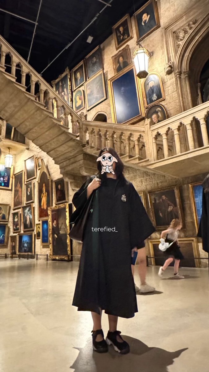 terefied_'s tweet image. WTS LFB: Slytherin cloak XS

Details: newly bought at Warner Bros Harry Potter Studio Tokyo
RFS: kinda wanted a longer one so I bought another bc they don’t allow returns/exchange :(

Height for length reference 5’2”

#harrypotter #forsalephilippines #forsaleph