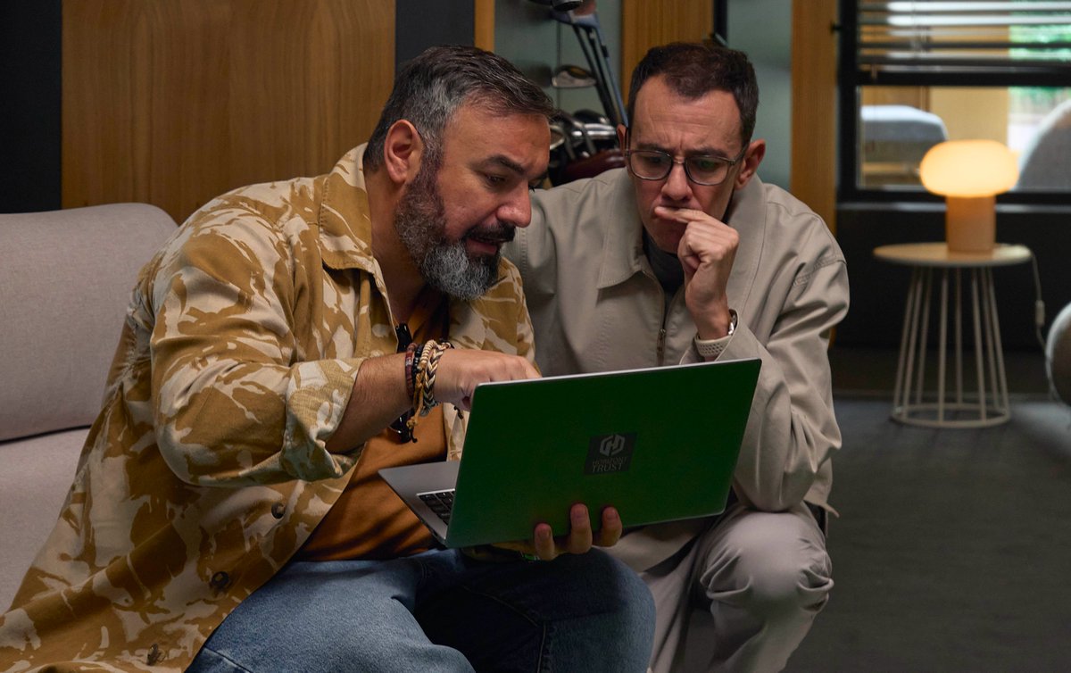 SgaeAudiovisual's tweet image. El  @FesTVal acogió ayer el estreno de #Entrepreneurs, la primera serie de TV creada, escrita y protagonizada por nuestros socios @roberbodegas y @Alberto_Casado. En la dirección, nuestros también socios @alexdelaIglesia, Rodrigo Ruíz Gallardón y Adolfo Martínez.

🧵 1