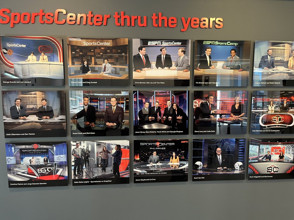 robbopalmer's tweet image. 30 years ago the visionary head of SkySports - Vic Wakeling - recruited a team to launch Sports Centre

The idea was to replicate in 🇬🇧 the excellent @SportsCenter from 🇺🇸 

We were so successful, it became 24hr @SkySportsNews 

Finally I got to visit the standard-setter @espn