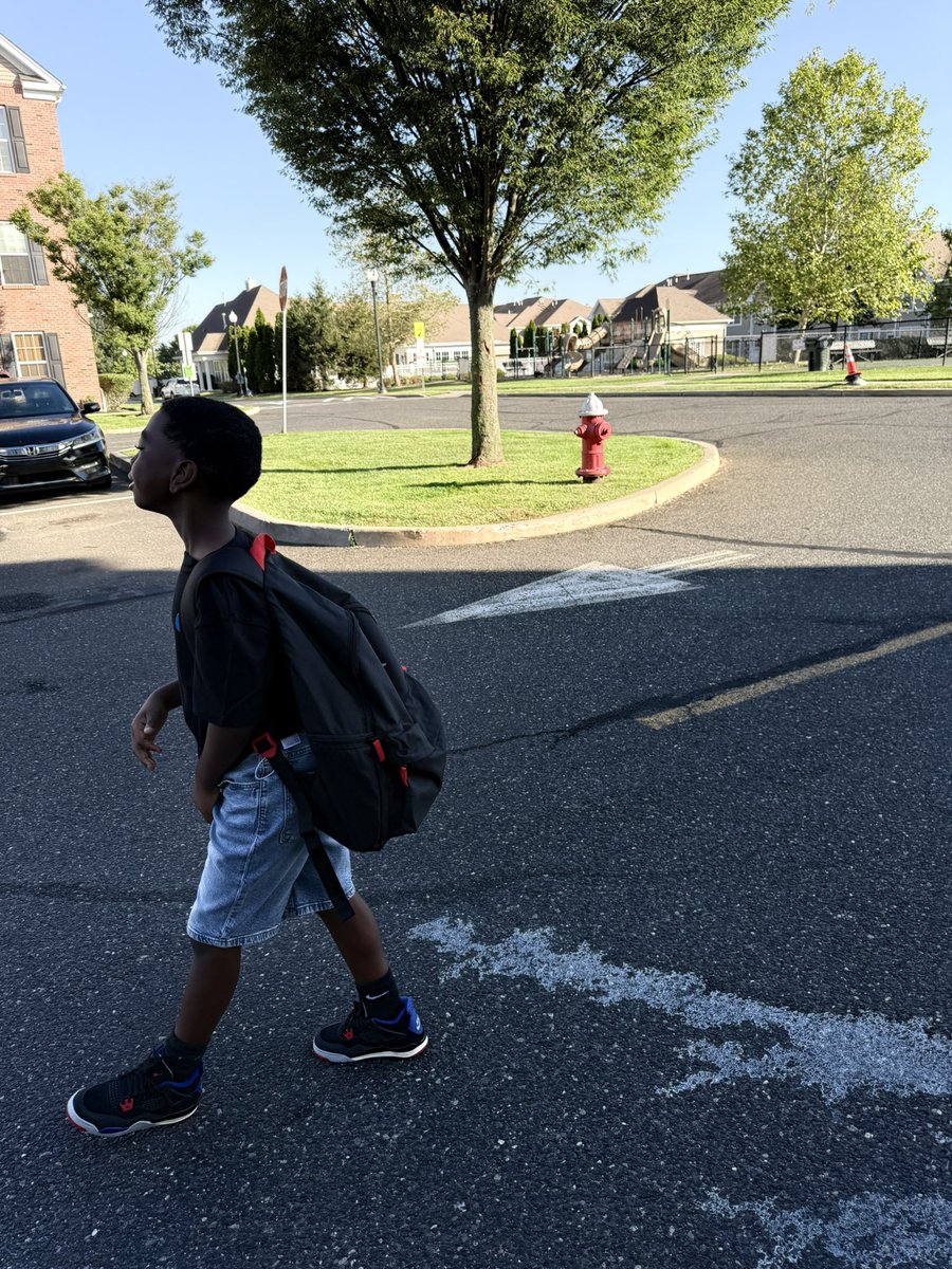 _SlimGoddessxo's tweet photo. My 3rd grader camera shy 🥹 https://t.co/LEV4cyh5KD