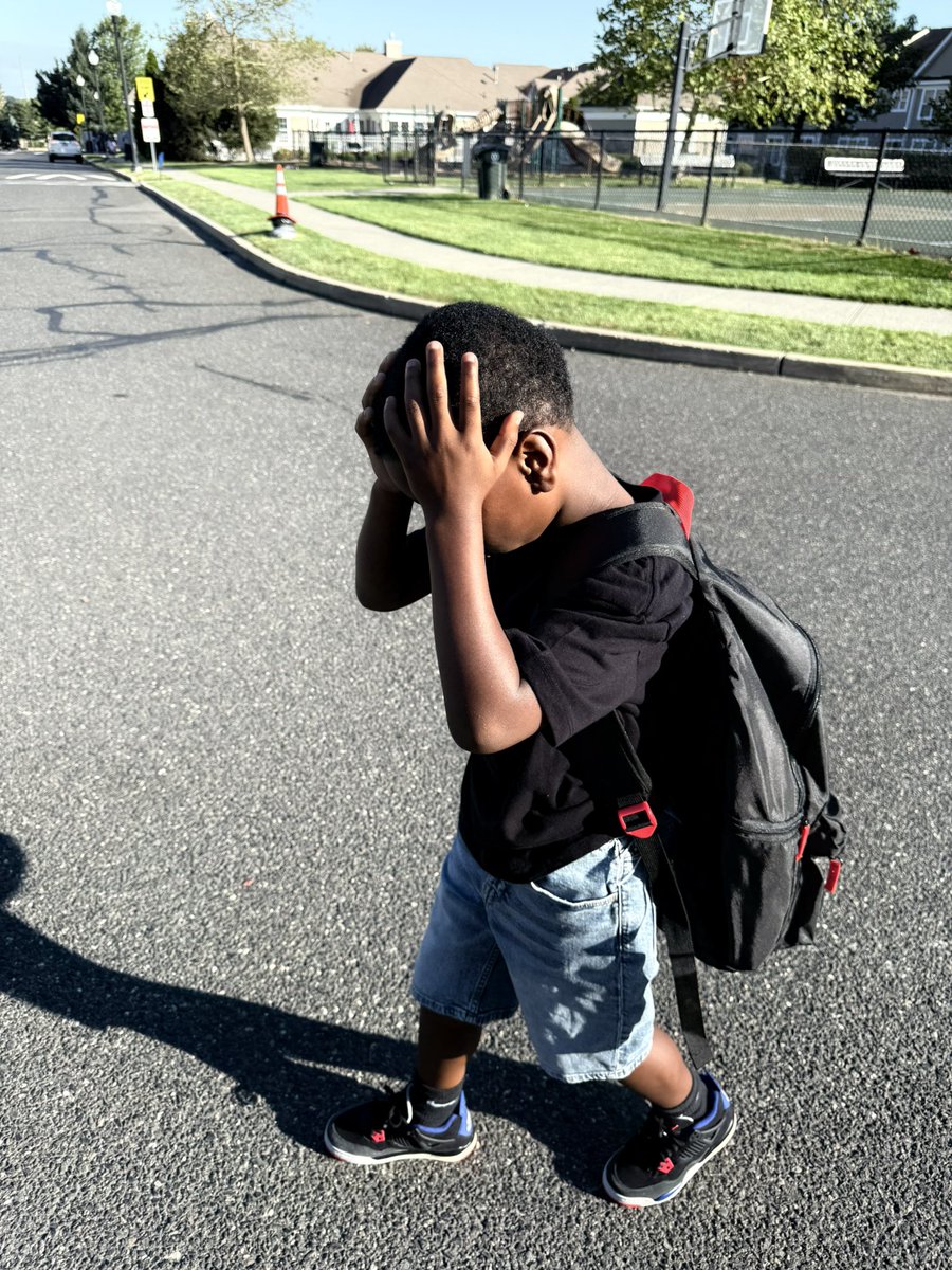 _SlimGoddessxo's tweet photo. My 3rd grader camera shy 🥹 https://t.co/LEV4cyh5KD