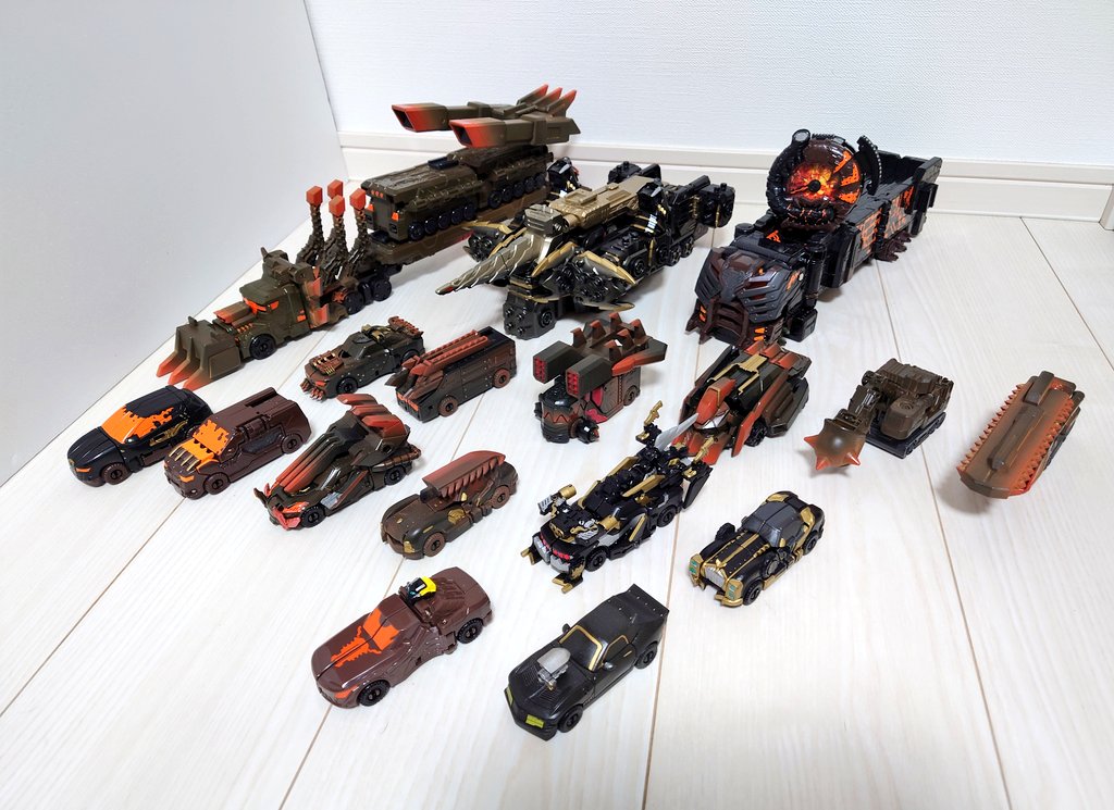 ShanTai17179's tweet image. #DX玩具カスタム(進捗)
ガオレオンっぽくなった\⁠(⁠๑⁠╹⁠◡⁠╹⁠๑⁠)⁠ﾉ⁠♬

バッファローとジャガーは前に使ったキラーカーの塗料使い回せばいけそう(⁠◍⁠•⁠ᴗ⁠•⁠◍⁠)⁠✧⁠*⁠。

#ガオゴッド
#DXROBOUNIVERSE