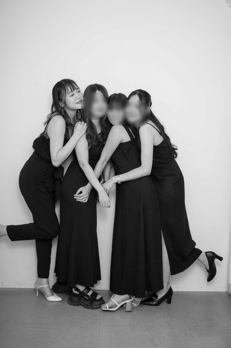hp_shiiiichan's tweet photo. 大学の同期と30代幕開けのお祝いで
セルフフォト撮ってきた🐦⬛🖤
セルフフォト初めてなんだけど、
記念になるし自分たちだけの空間だから
リラックスして撮れてめっちゃよかった!
(ふざけすぎて事故写だらけだけど
それもそれで良き🤣)
#riptwenties
#hello30 https://t.co/oGCYkx2VUB