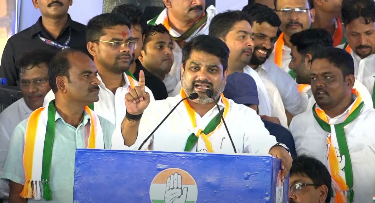 satejp's tweet photo. लोकसभा विरोधी पक्षनेते @RahulGandhi  जी यांच्या नेतृत्वाखाली सुरू असलेल्या  #Votchori विरोधातील जनआंदोलन महाराष्ट्रातील सामान्य जनतेपर्यंत पोहोचवण्याचा तसेच राज्यातील वोटचोरीचा निषे�� करण्यासाठी कामठी, नागपूर येथे महाराष्ट्र काँग्रेस कमिटी आयोजित निषेध मेळावा पार पडला. या मेळाव्याला प्रदेशाध्यक्ष @INCHarshsapkal  काँग्रेस विधीमंडळ नेते @VijayWadettiwar  माजी मंत्री @bb_thorat  @SunilKedar1111  यांच्यासह उपस्थित राहून जनतेला संबोधित केले.  यावेळी @AdvYashomatiINC   @naseemkhaninc  @PSDhanorkar   @KunalChoudhary_   @sachin_inc  @BalwantINC  @ndkirsan  @shyamkumarbarve यांच्यासह राज्यभरातील काँग्रेस पदाधिकारी आणि कार्यकर्ते उपस्थित होते.