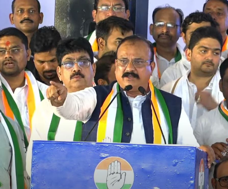 satejp's tweet photo. लोकसभा विरोधी पक्षनेते @RahulGandhi  जी यांच्या नेतृत्वाखाली सुरू असलेल्या  #Votchori विरोधातील जनआंदोलन महाराष्ट्रातील सामान्य जनतेपर्यंत पोहोचवण्याचा तसेच राज्यातील वोटचोरीचा निषे�� करण्यासाठी कामठी, नागपूर येथे महाराष्ट्र काँग्रेस कमिटी आयोजित निषेध मेळावा पार पडला. या मेळाव्याला प्रदेशाध्यक्ष @INCHarshsapkal  काँग्रेस विधीमंडळ नेते @VijayWadettiwar  माजी मंत्री @bb_thorat  @SunilKedar1111  यांच्यासह उपस्थित राहून जनतेला संबोधित केले.  यावेळी @AdvYashomatiINC   @naseemkhaninc  @PSDhanorkar   @KunalChoudhary_   @sachin_inc  @BalwantINC  @ndkirsan  @shyamkumarbarve यांच्यासह राज्यभरातील काँग्रेस पदाधिकारी आणि कार्यकर्ते उपस्थित होते.