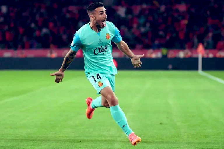 Emediez_'s tweet photo. Lo tenías todo, eras una leyenda aún viva de este club, te queríamos porque te habías hecho querer con tu entrega, carisma y trabajo, pero tu ego ha apartado de tu rostro una mácara que llevabas puesta. El tigre que se cavó su propia tumba. https://t.co/ggLNE00czP