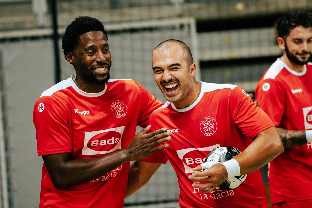 La recta final de la pretemporada se afronta con una sonrisa porque sabemos lo que viene 😄 

🔜 #𝗟𝗶𝗴𝗮𝗡𝗘𝗫𝗨𝗦𝗘𝗡𝗘𝗥𝗚𝗜́𝗔𝗔𝘀𝗼𝗯𝗮𝗹 😎

 #VenVolveras #DejandoHuella 👣 #BadaHuesca #HuescaLaMagia #LigaNexusEnergía #ASOBAL #Balonmano #Handball