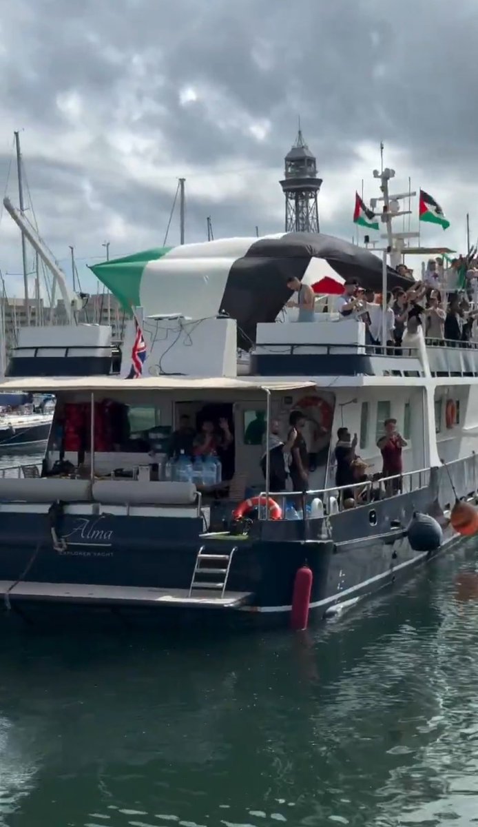 أن تحمل وجع المظلومين معك، وتتكبد
الصعاب وتُبحر بقلبك قبل جسدك نحو
غزة، فأنت إنسان بحق.

شكراً لأصحاب الضمائر الحية 🤍
#غزة