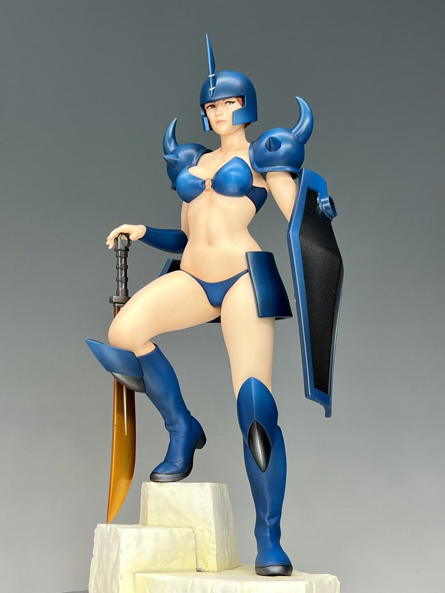 改めて、
グフレディが完成しました！

あの当時のイラストのイメージを保ちつつ、
今っぽくなり過ぎないよう、グラマラスにブラッシュアップしました。

４０年以上の想いを造形出来て良かった(^-^)

#グフの日
#92R