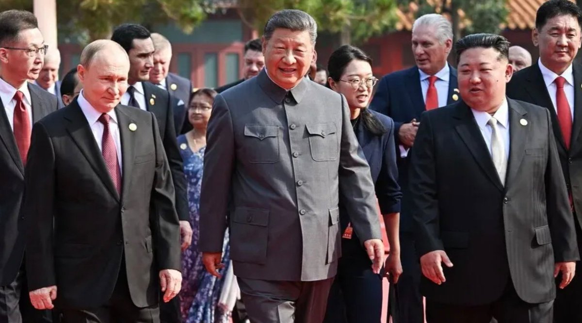 DPRK_CAODEBENOS's tweet image. Se va extinguiendo el monopolio de los EEUU. Cada vez más naciones están hartas del abuso, amenazas y sanciones. Trump está celoso y dice que &quot;Xi está conspirando contra los EEUU junto a Putin y Kim Jong Un&quot;. Y es que cree el imperialista ladrón que todos son de su condición.