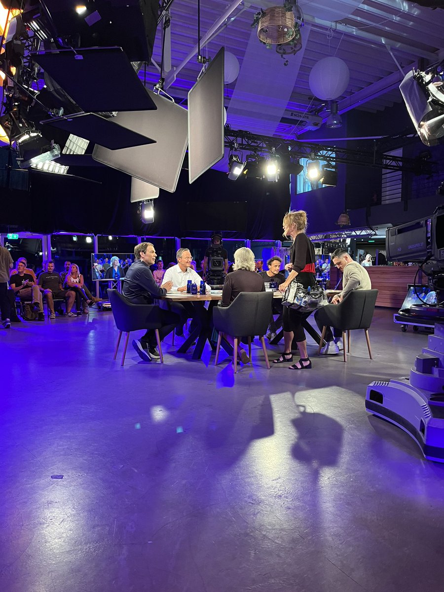 Danke <a href="/FairtalkTV/">fairtalk.tv</a> <a href="/Justdoitalex/">Alex v. Frankenberg (Hodltrainer)</a> <a href="/fabthefoxx/">Fab 🦊</a> <a href="/geyer_rachel/">Rachel</a> für den tollen Abend in Dortmund! 🤩🙏