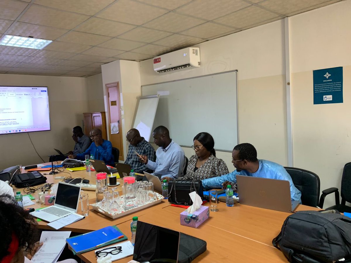 cdpsenegal's tweet photo. La CDP en partenariat avec la #RADDHO, et l'ONG Humanité & Inclusion, a animé ce jeudi 28 août 2025, un atelier de formation, consacré aux enjeux liés à la protection des données personnelles, aux droits numériques et à l’éthique du numérique. ▶️ https://t.co/DUQyxFWDkE https://t.co/a54SDSKOAe