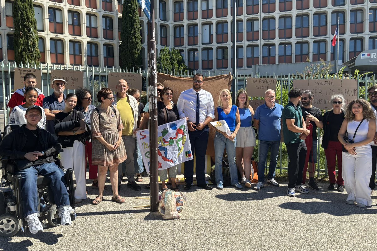 sebastiendelogu's tweet image. Soutien à la lanceuse d'alerte Marie Pierre Jacquard, qui est en grève de la faim depuis 3 jours, devant le rectorat d'Aix-Marseille, pour le respect de ses droits et de sa dignité, après avoir dénoncé un pédocriminel.

Elle doit être reçue, reconnue et entendue par le rectorat.