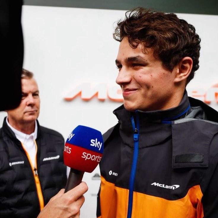 Baby Oscar e Baby Lando para comemorar o aniversário da contratação deles