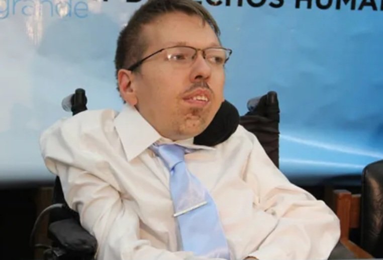 Tristeza y dolor. Un luchador incanzable, un ejemplo de perseverancia y un peronista de alma. Abrazo a su familia y elevo una oración al cielo por su eterno descanso.
mdzol.com/politica/murio…