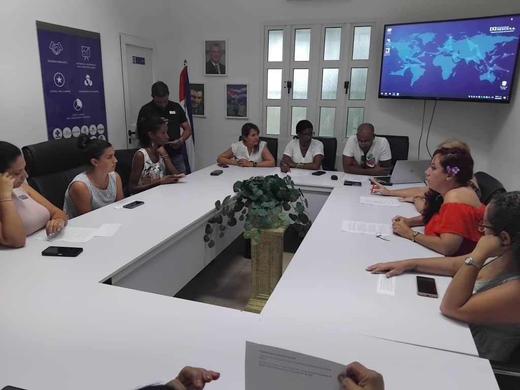 IND_NEXUS_SA's tweet photo. ⭐️Emotivo matutino se realiza en la mañana de hoy en conmemoración al centenario del eterno Comandante en Jefe #FidelCastro, protagonizado por el universo juvenil de #nexus. #FidelPorSiempre #Cuba 🇨🇺@MarilynMaqueira @GrupoLigera @MindusIndustria https://t.co/vOIsWPsxuj