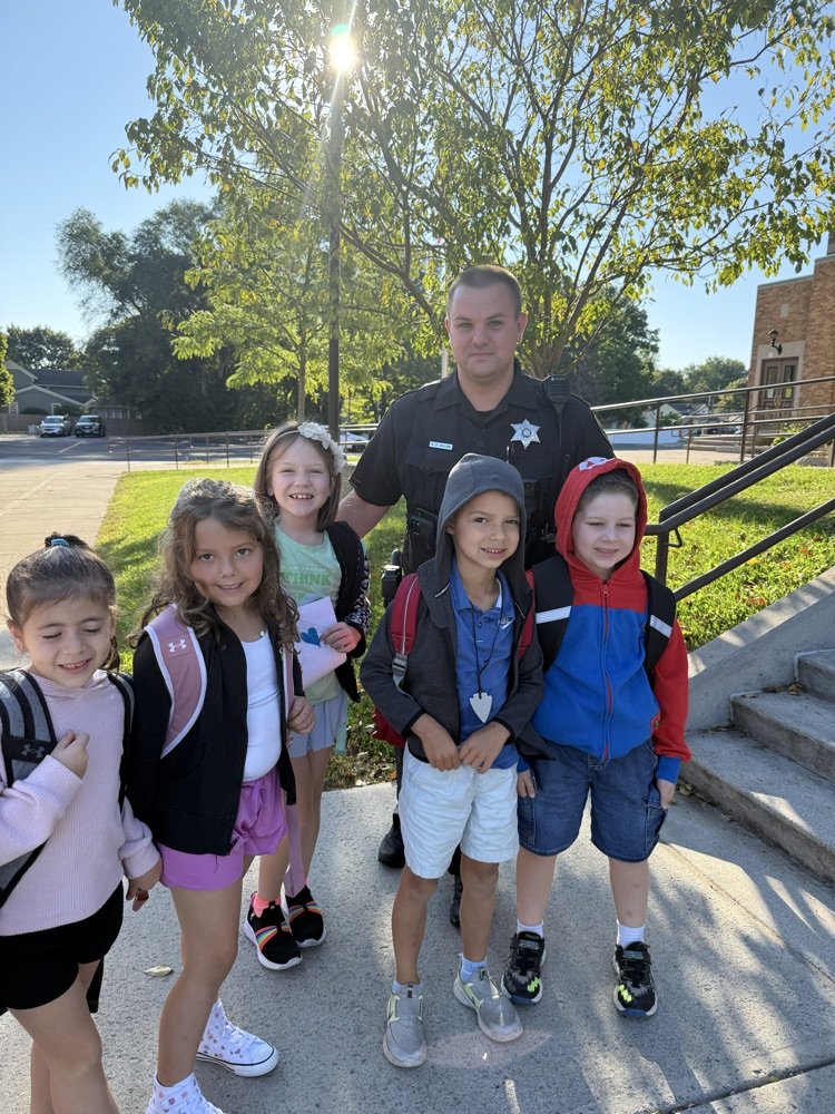 HFLLima's tweet image. Happy 1st Day to our first graders!! #WEareHFL