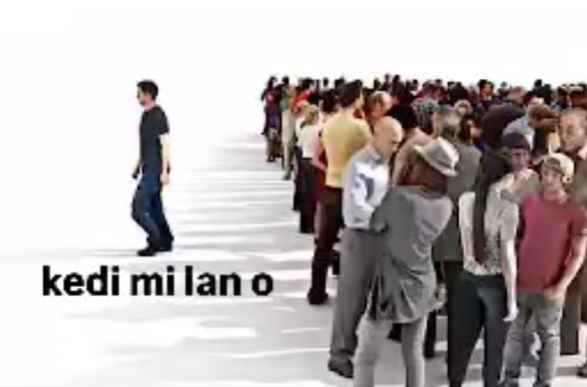 yolda yürürken muhtemelen binbir cesit hastalık tasıyan kediyi görünce