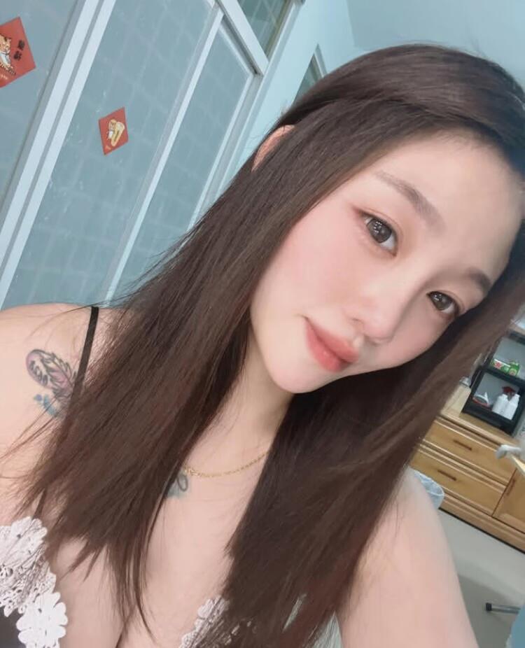 1TH1ddr4h6J0g's tweet image. 約長期炮友 要求如下 1.只進入身體 不進入生活長度10以上 2.不可以射到頭髮上 會很難洗掉 3.年紀不要太小 必須成年 大叔最好 4.幹淨衛生 沒有傳染病 因為喜歡無套 以上都可以做到的 評論520讓我看到喔