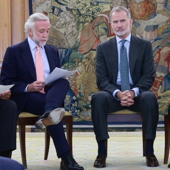 "Escondidos", de Chenoa y Bisbal; versión Eduardo Inda y Felipe VI.

🎵  ¡ENCHUFADOOOOOS! 🎵, la historia del #Borbón 🎵
🎵  Nueva jodida situación 🎵
🎵  Culpa de #Ayuso 🎵
🎵  Y el cobarde de #Feijóo🎵