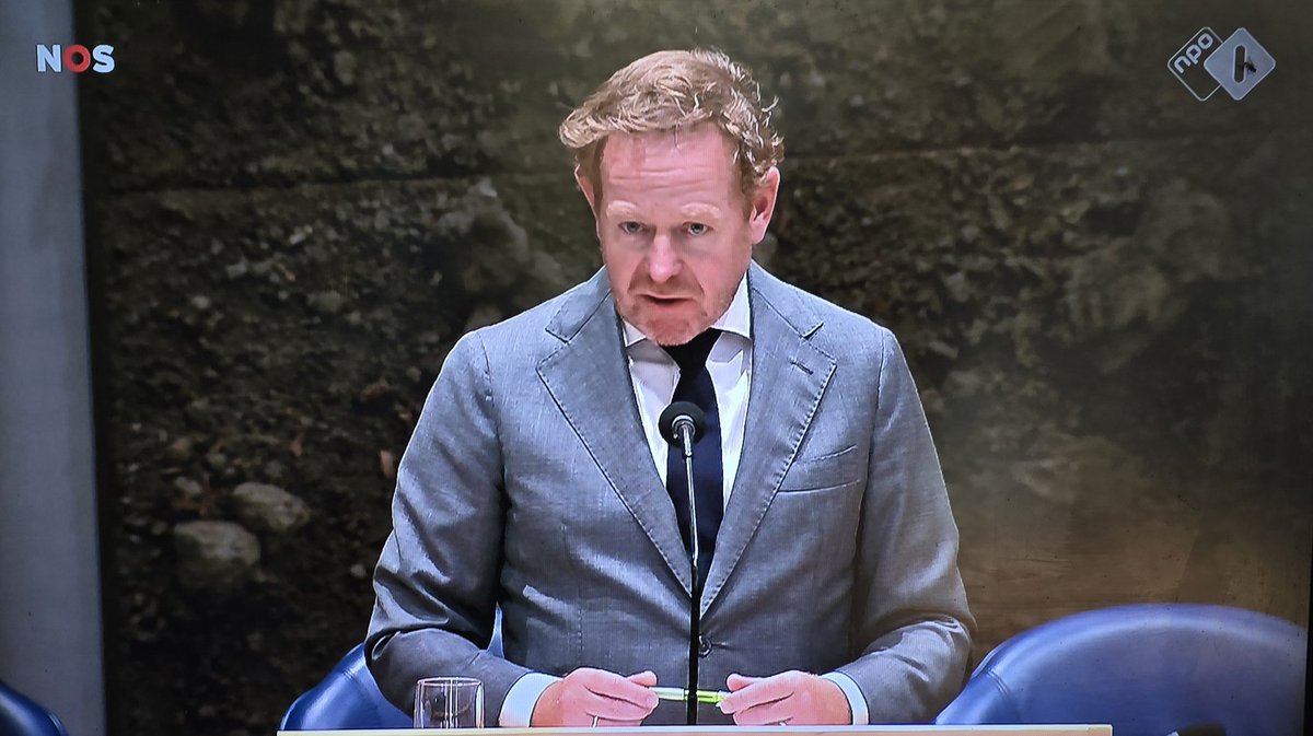 widtvoet's tweet photo. -Van Weel wil pepperspray legaliseren
-inflatie hier veel ernstiger dan in rest EU
-A'dam gaat anti-bom cameraatjes plaatsen
-lithiumconcentratie in Rijn flink omhoog
-Bontenbal: partijen uitsluiten is fout
-vakantie Bo was kut
-SGP wenst porno- en prostitutieverbod

#2september https://t.co/g2L4IFrPzu