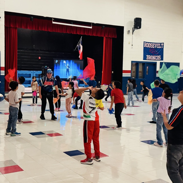 RooseveltBronc1's tweet photo. Our 2nd grade Broncos are moving, grooving, and building skills with scarf challenges in PE! Way to go, Broncos - we love to see you staying active and having fun! ❤️🐴💙#BroncoPride #ALLin https://t.co/T9BwmPJVYu
