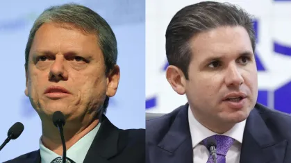 🚨 GOLPISMO EM CURSO NO CONGRESSO

1️⃣ Em pleno julgamento de Bolsonaro por tentativa de golpe, Tarcísio articula com o Centrão uma votação de anistia. Isso não é “coincidência política”: é OBSTRUÇÃO DE JUSTIÇA.

2️⃣ O governador de SP acena com um acordo espúrio entre a