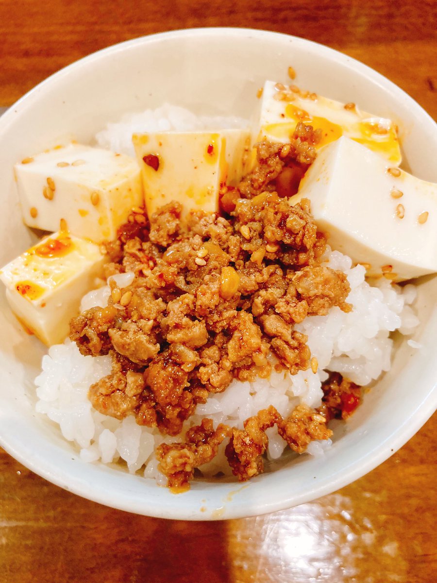 a7teBleM8suwKCl's tweet photo. 夏の終わりに夏季限定、冷やし麻婆麺始めました。
三年熟成郫県豆板醤と自家製辣油で辛味を、青山椒オイルて痺れを、ご飯との相性も抜群です。
是非ご賞味下さい〜 https://t.co/16snCRBCQM