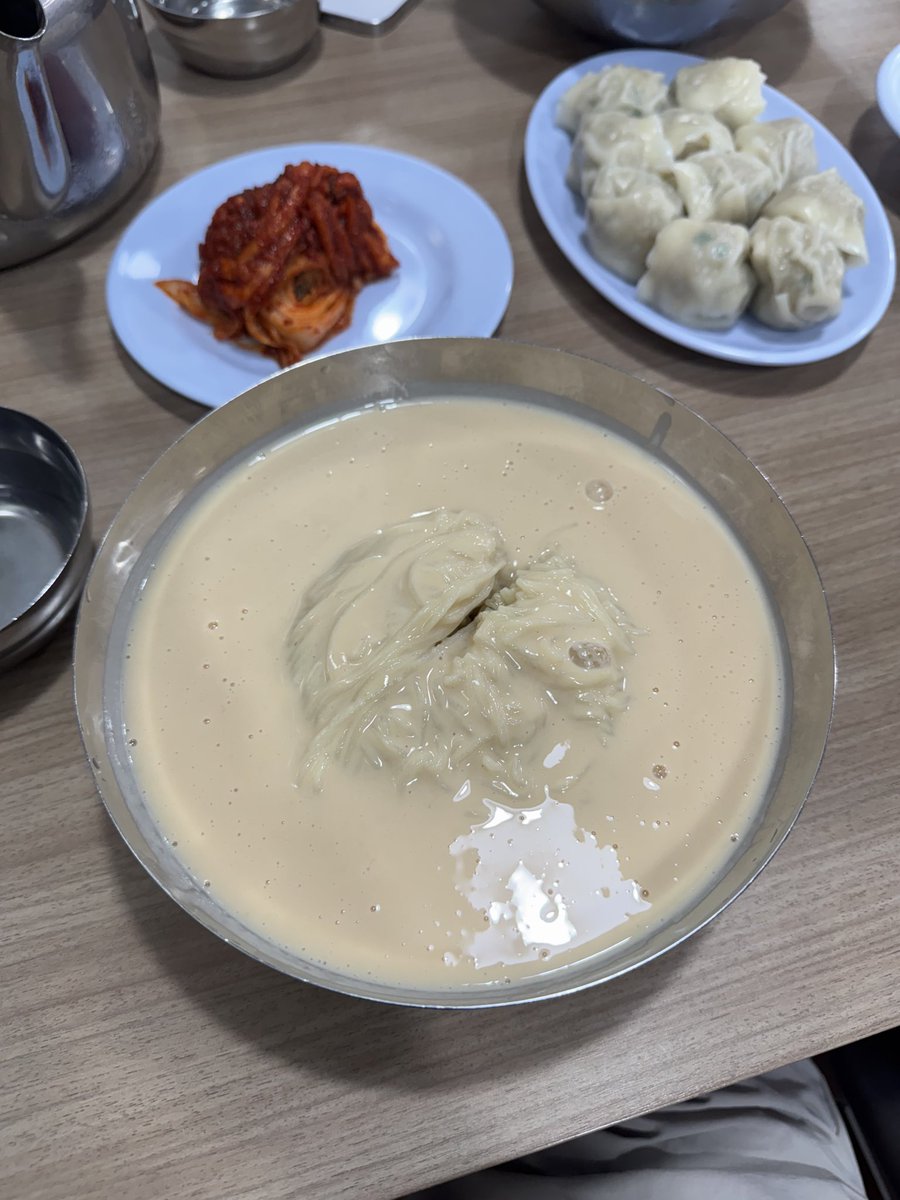 yummyhau's tweet photo. 올 여름 먹은 콩국수 모음,,,~
여름아 어딜날라가려하느냐,,,, https://t.co/vKxGYd3nM9