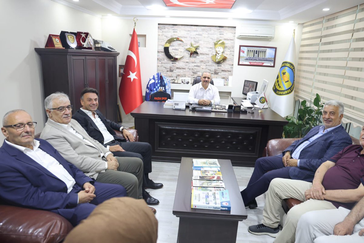 Maçka Esnaf ve Sanatkârlar Kredi Kefalet Kooperatifi Başkanımız Alaattin Aydın’ı ziyaret ettik.

Her zaman esnafımızın yanında, onlarla iç içe olmaya devam ediyor; sorunlarını, taleplerini ve önerilerini dinleyerek çözüm için birlikte hareket ediyoruz.

Esnafımızın gücü,