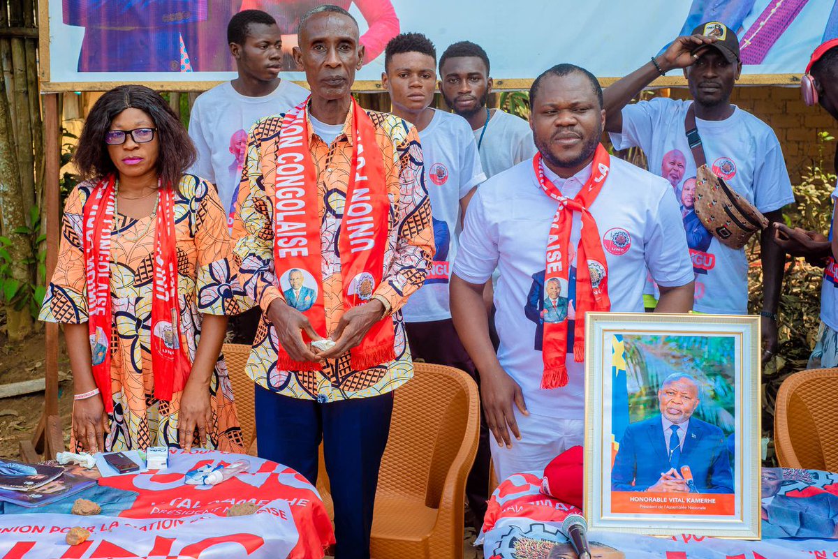 KalakaLukumu's tweet image. Avant de regagner Kinshasa, @JolMongu2 president de la #JIK,  en présence du Secrétaire Interfédéral de l’UNC/ Province de l’Équateur procédé à l’inauguration du nouveau siège, qu'il  doté à la Fédération de l’UNC/Bikoro.@VitalKamerhe1 @BillyKambale1 @RemyBongungu