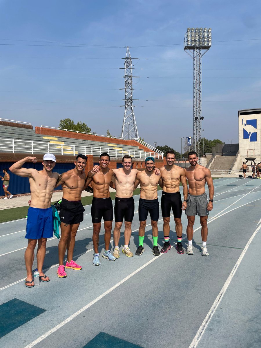 Muchos años de esfuerzo y constancia para llegar a esta semana. Habéis demostrado que cuando uno quiere algo de verdad, lucha sin excusas.

Estamos muy orgullosos de todo el camino que habéis recorrido.

Os deseamos lo mejor, de verdad que os lo merecéis.