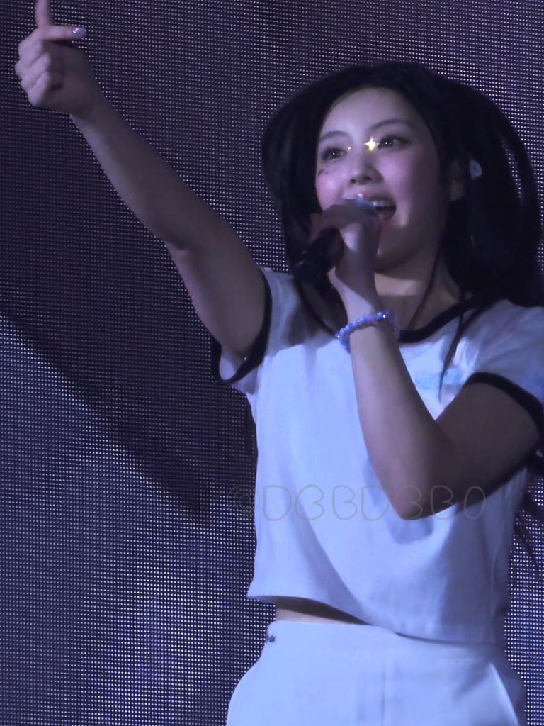 250903 글리터데이 오사카

今日も可愛かってん🫰🏻✨

#아일릿 #ILLIT #アイリット 
#원희 #WONHEE