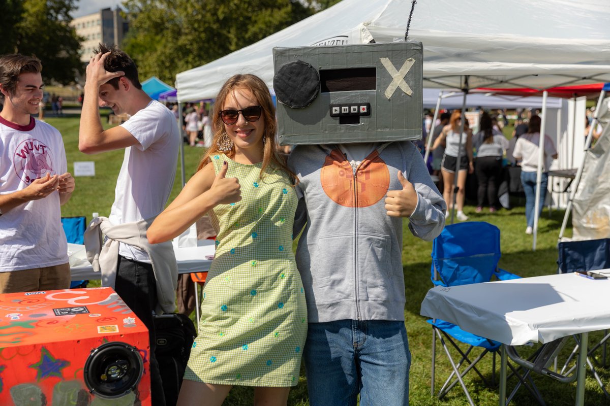 StudentsAtVT's tweet image. The highlight of our week: GOBBLERFEST! 🎉 Friends, clubs, and fun all on the Drillfield! ☀️ #FunInTheSun #Hokies

View our full photo album here: brnw.ch/21wVqOo