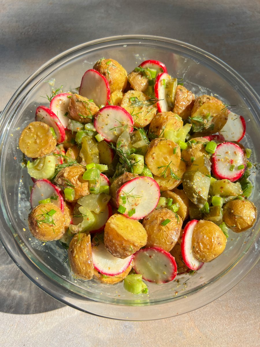 effortless_eats's tweet image. This No Mayo Potato Salad is a tasty allergen-friendly side! With veggies for a crunch &amp;amp; pickles for a punch, it's sure to be enjoyed by any guest with any dish 🧡

#effortlesseats #potatosalad #nomayopotatosalad #easypotatosaladrecipe #potatosaladrecipe