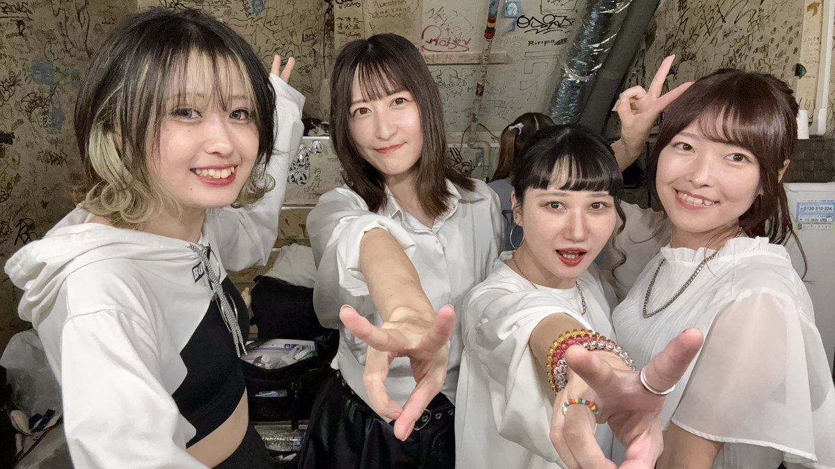 ANDCALL0401's tweet photo. Thank you - HONEYBEE 5th single
『secret base 〜君がくれたもの〜』Release event
2025. 9.3 渋谷eggman

9月1本目！
ありがとうございました！！！
次はいよいよワンマン！
9/6！よろしくお願いします

ーーーsetlistーーー  

1.幻光エモーション
2.Ghost Hunt
-MC-
3.透花
4.Raise your hand
-MC-
5.Supernova

#アンドコール
#ANDCALL
