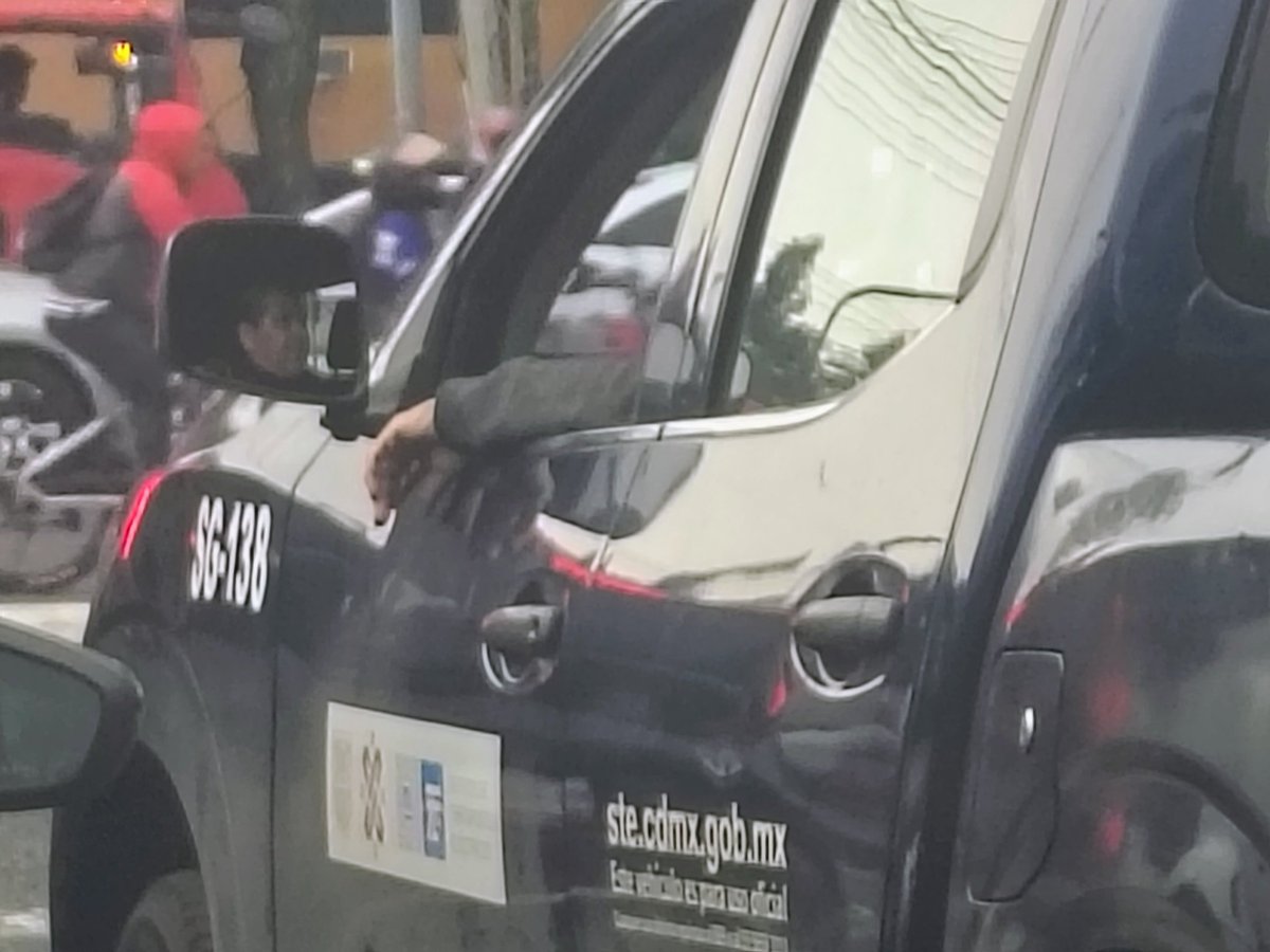 jusito243's tweet photo. @LaSEMOVI @STECDMX @UCS_GCDMX @PabloVazC @ClaraBrugadaM @telediario @c4jimenez por qué a ellos no les dicen nada y pueden andar impunemente con parte de la matrícula tapada esto sucedió hoy a las 7:25am en calzada Miramontes esquina avenida taxqueña https://t.co/8DIb87fsIB