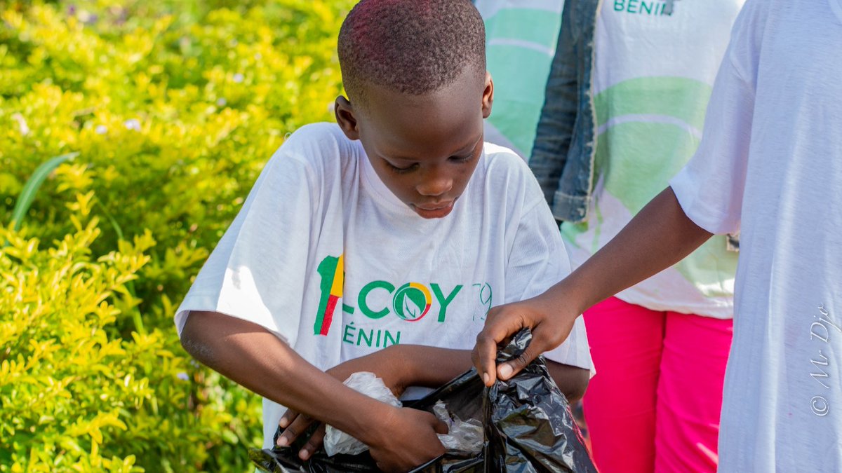 lcoybenin's tweet photo. Courir et ramasser des déchets, c’est le pari de l’éco-jogging. Une activité sportive et citoyenne qui a marqué les rues de Natitingou durant la #LCOY20Benin.

#LCOYBenin #RecapJour3 #EcoJogging #ActionClimatique #JeunessePourLeClimat #Natitingou #Team229 #RoadtoCOP30 #COY20 https://t.co/tZQTnXctGw