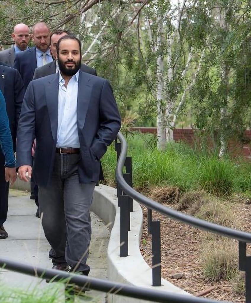 السعوديين بيقعدو يشتمو الناس علي النت ويتريقو علي شكلهم

ومنزلين الصورة دي امبارح وكاتبين شكل كلمة هيبة 

ده الحمد لله انكو بتشوفو الناس وحشين